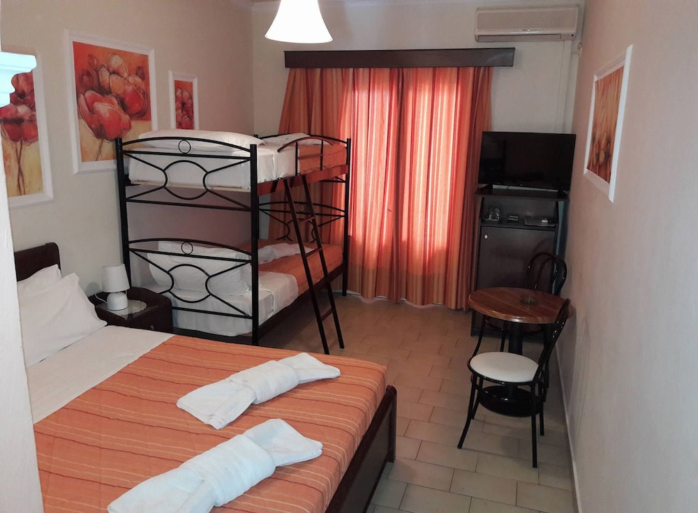 Quadruple Room, Partial Sea View - Photo 1