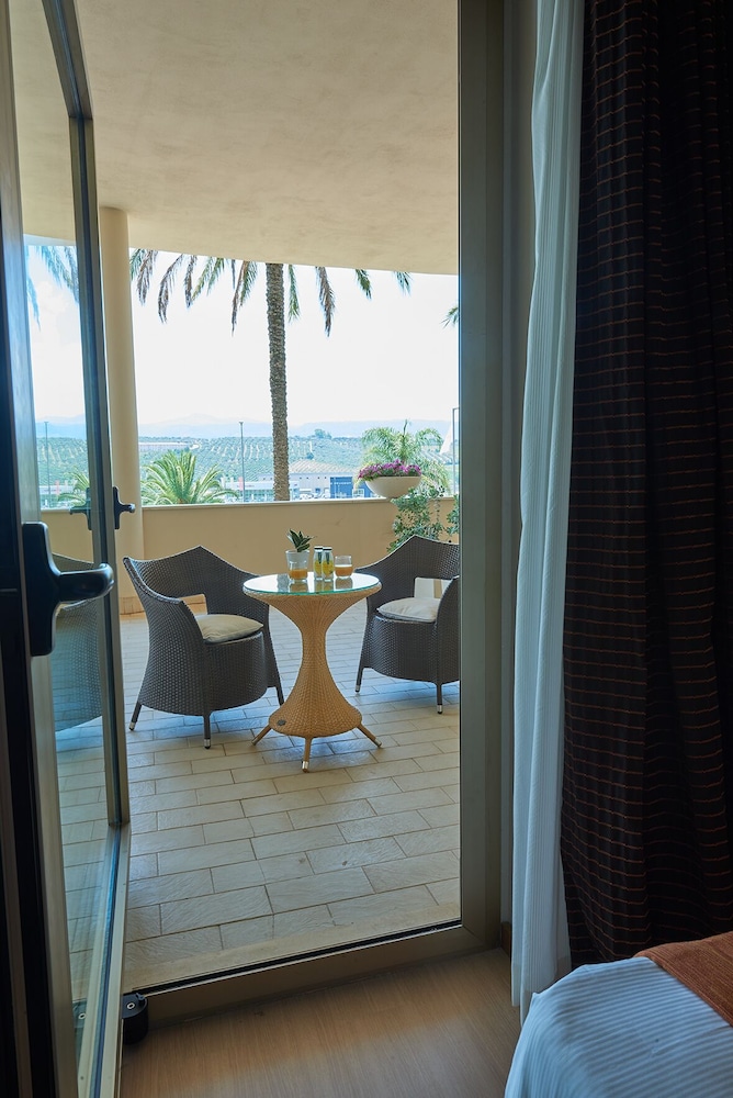 Deluxe Room - Photo 2