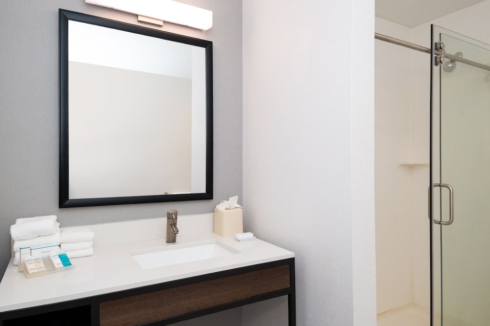 Junior Suite, 2 Queen Beds, Accessible (Roll-In Shower) photo 2