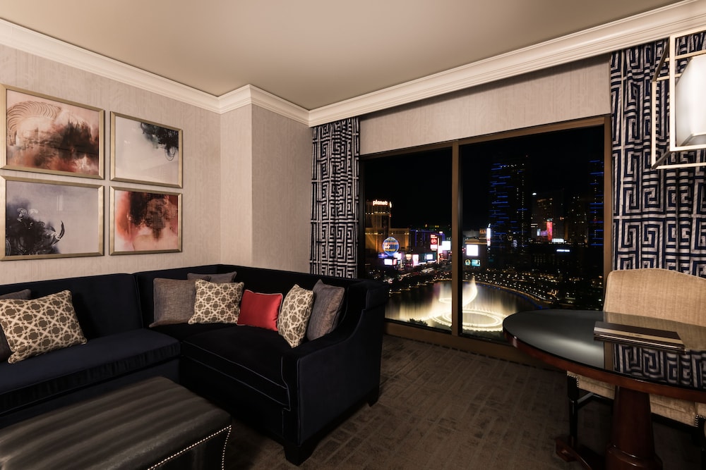 Augustus Premium Room, 1 King Bed, Non Smoking, Fountain View - Photo 2