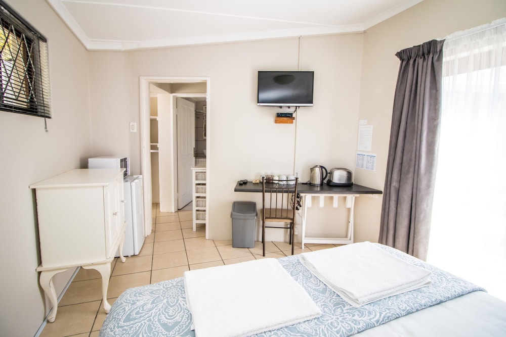 Little Rose Guest Room 2