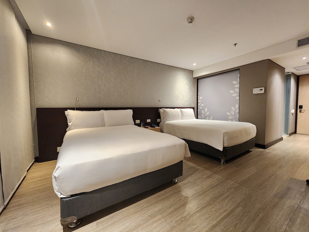 Room, 2 Double Beds, Accessible (Roll-In Shower) - Photo 2