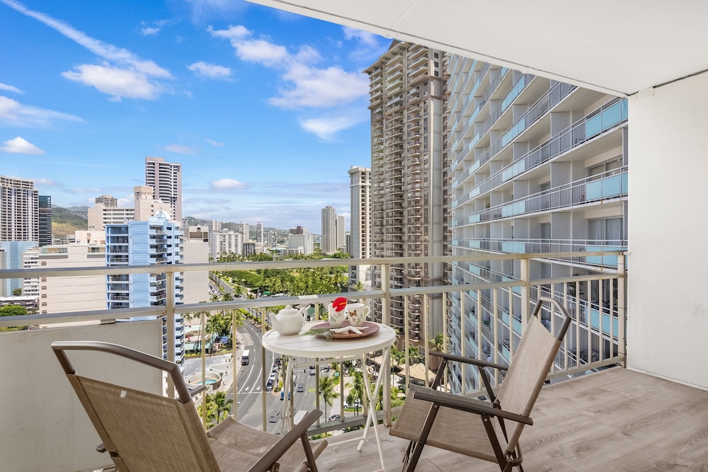 Ilikai Hotel Condo at Waikiki No Parking: Apartment (1 Bedroom) photo