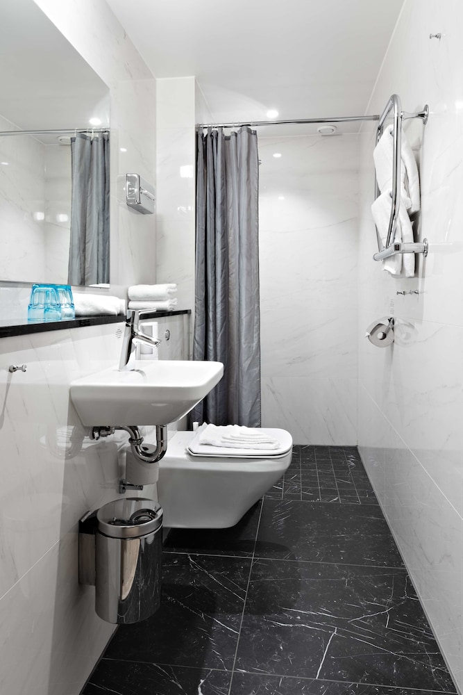 Superior Room, 1 Double Bed, Non Smoking, Jetted Tub - Photo 3