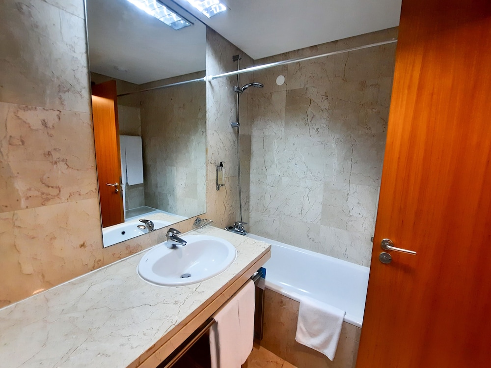 Deluxe Suite - Photo 6