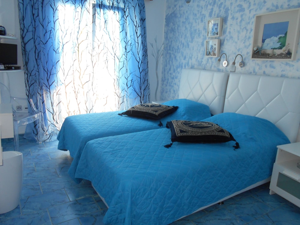 Twin Room, Pool View photo 3