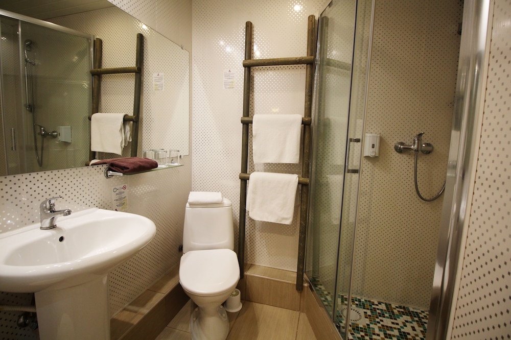 Double or Twin Room - Photo 9