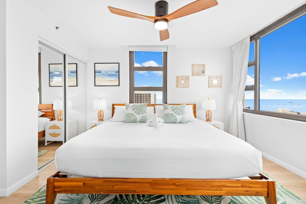 Premium Remodeled Condo with Ocean View and Parking: Premium Suite, 1 Bedroom, Air conditioning, Ocean View (0147) photo