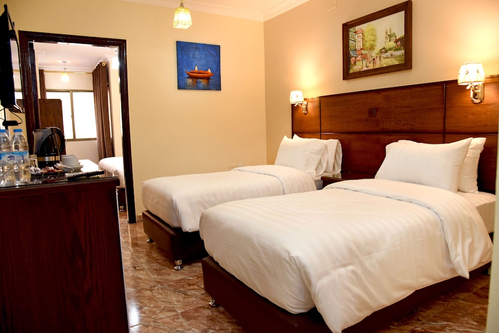 Family Quadruple Room, Multiple Beds, City View photo 1