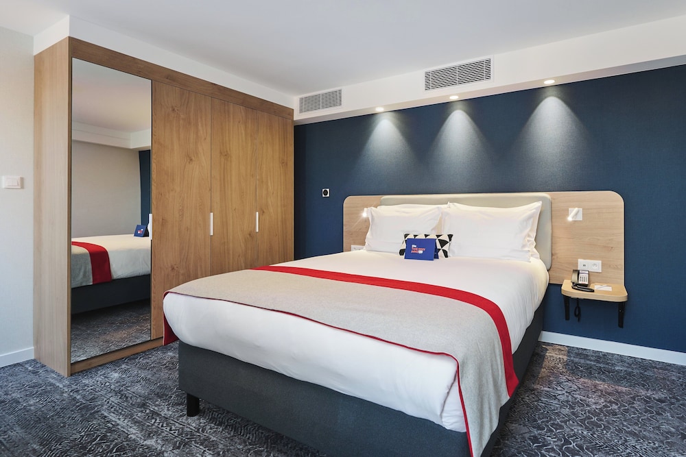 Suite, 1 Queen Bed with Sofa bed