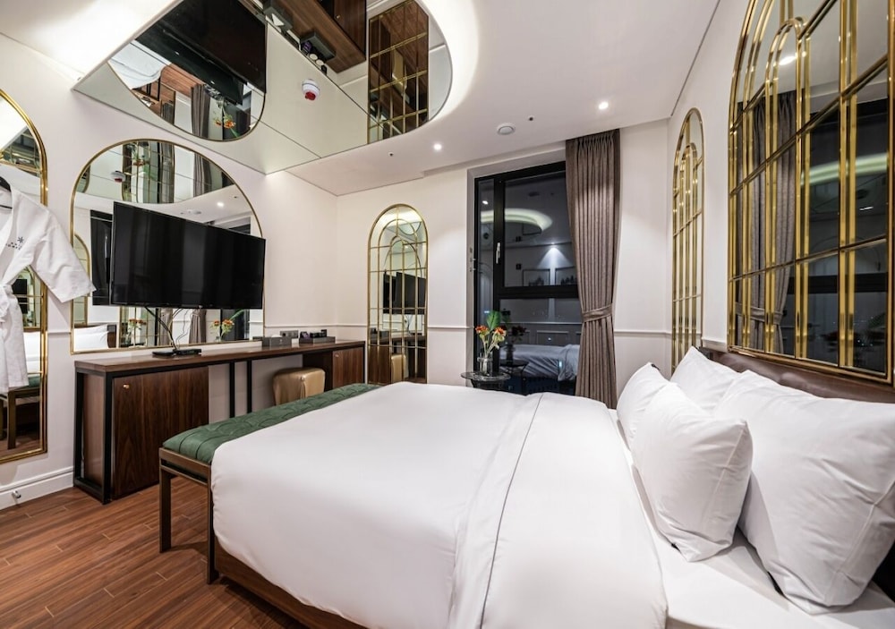Run Of House(Randomly assigned upon check-in : Standard or Deluxe or Semi Suite) / No Parking - Photo 7