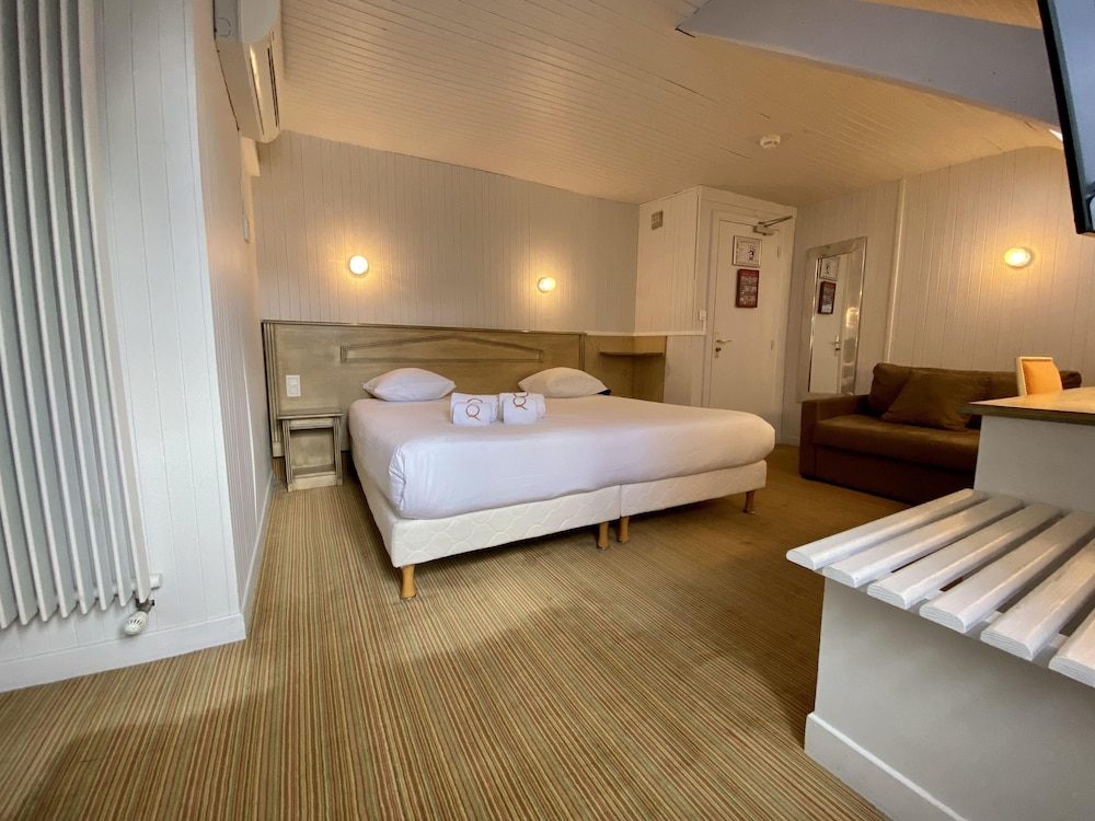 Deluxe Double Room - Photo 11
