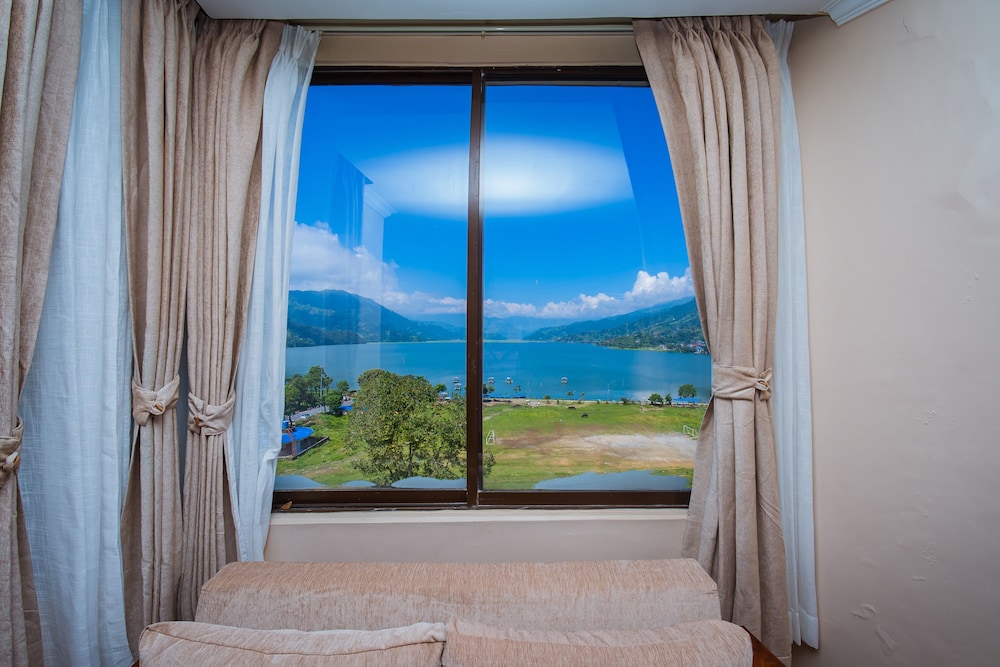 Standard Suite, Lake View - Photo 17