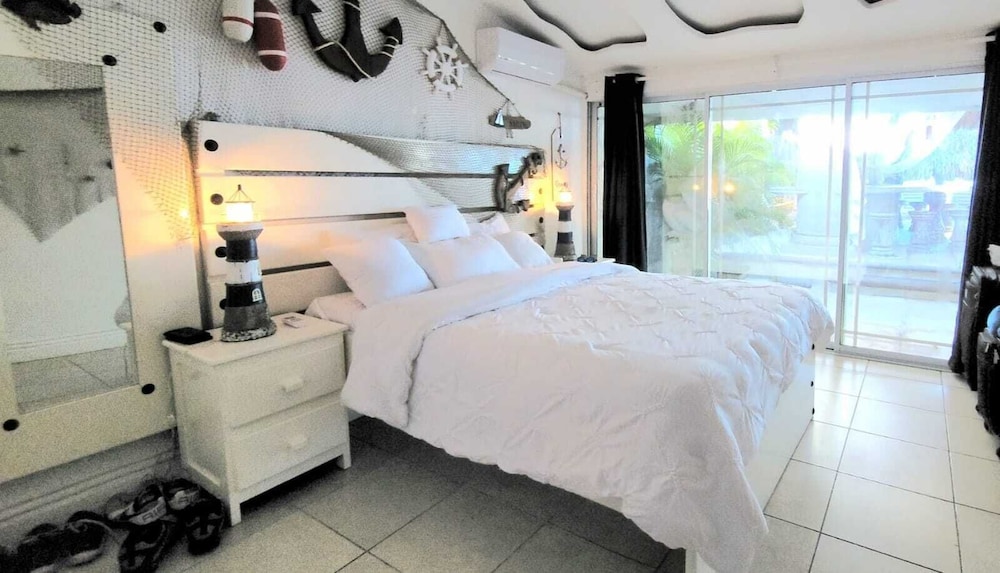 Luxury Villa photo 1