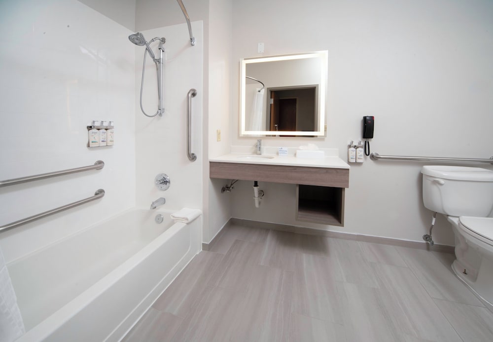 Suite, 1 King Bed, Accessible (Mobility, Accessible Tub) - Photo 4