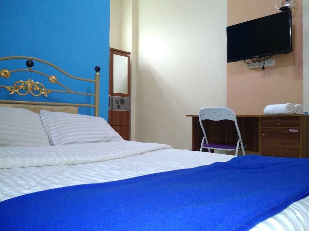 Basic Single Room, 2 Twin Beds (AC) photo 3