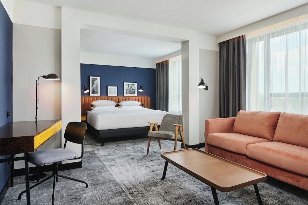 Deluxe Room, 1 Queen Bed with Sofa bed, City View