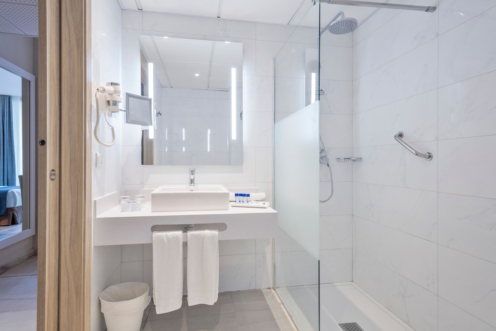 Double Room, Pool View (3 Adults) - Photo 6