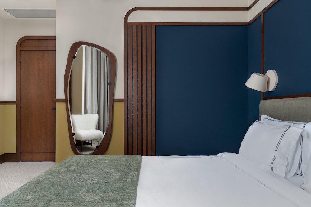 Tom Room photo 3