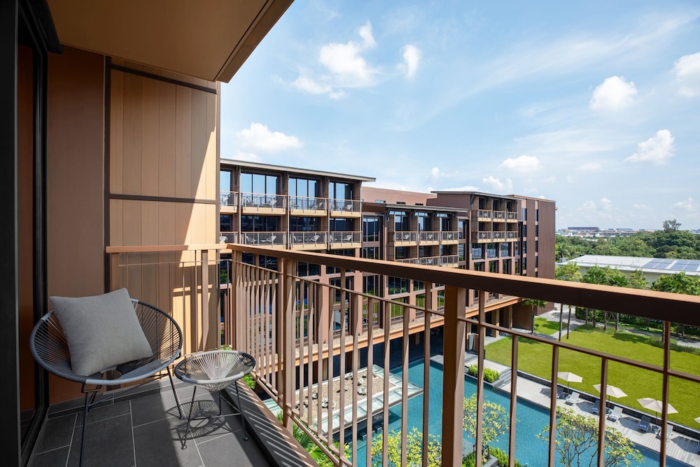 Deluxe Room, 1 King Bed, Balcony