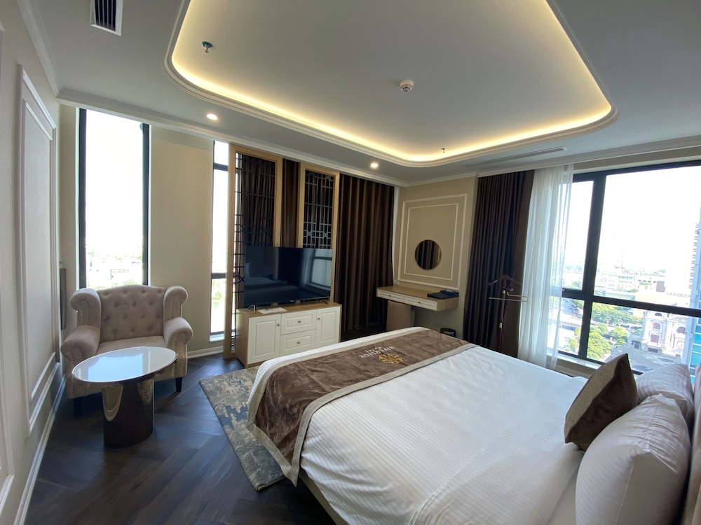 Premium Double Room, 1 King Bed - Photo 5