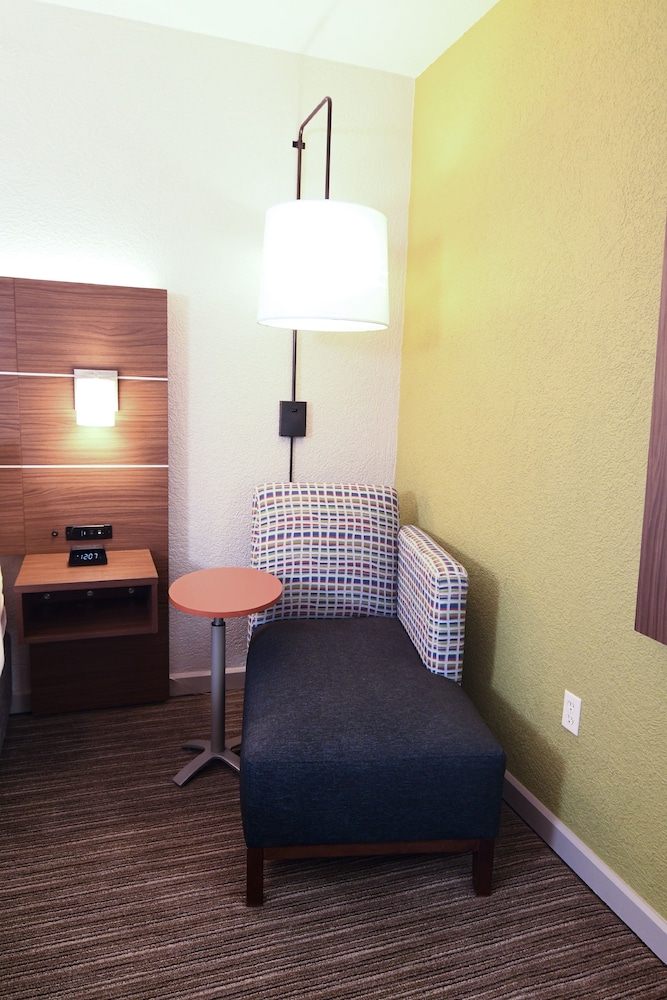 Standard Room, 1 King Bed - Photo 9