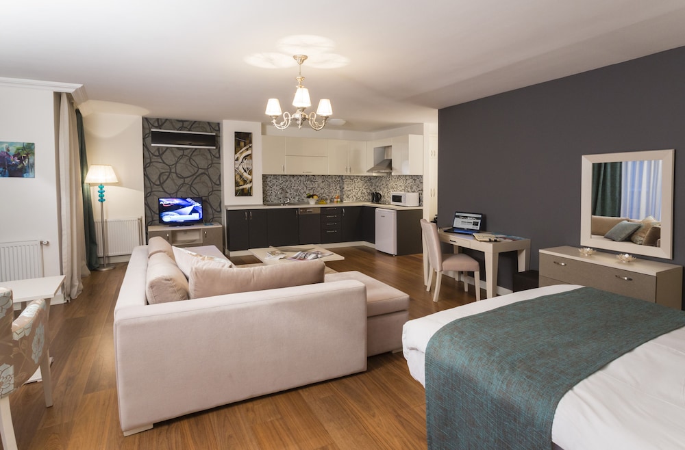 Deluxe Junior Suite photo 3