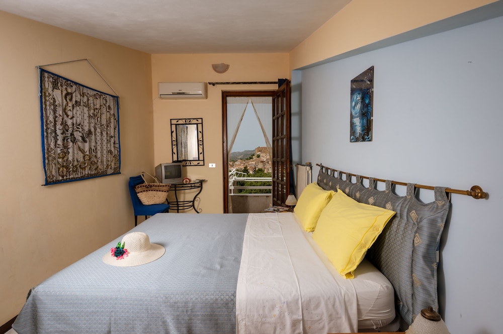 Double or Twin Room photo 1