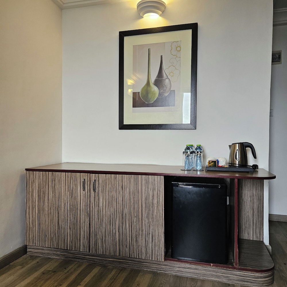 Ebony Suite photo 2