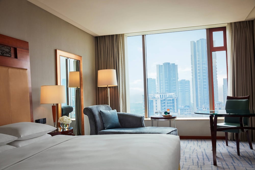 Business Room, 1 King Bed, City View - Photo 1
