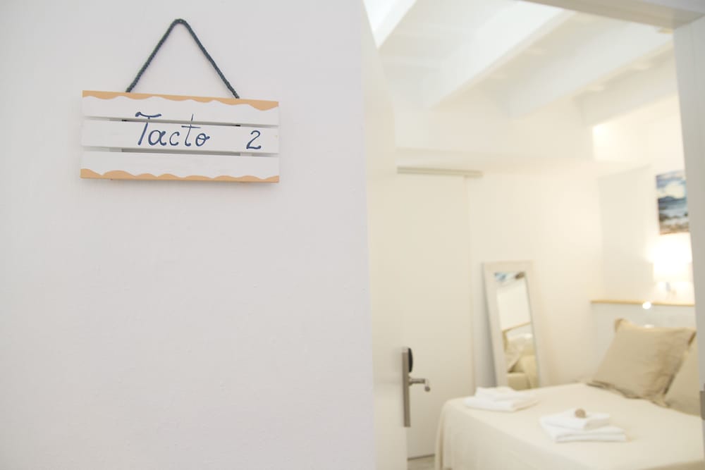 Comfort Room, 1 Bedroom, Non Smoking, Private Bathroom (Tacto) photo 3