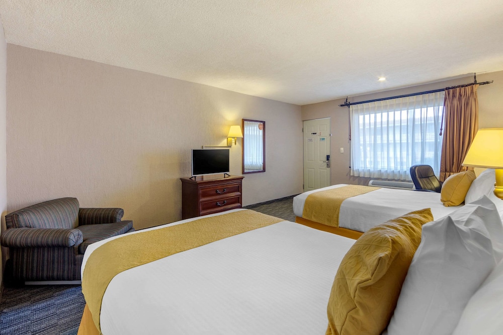 Standard Double Room, 2 Double Beds, Non Smoking - Photo 5