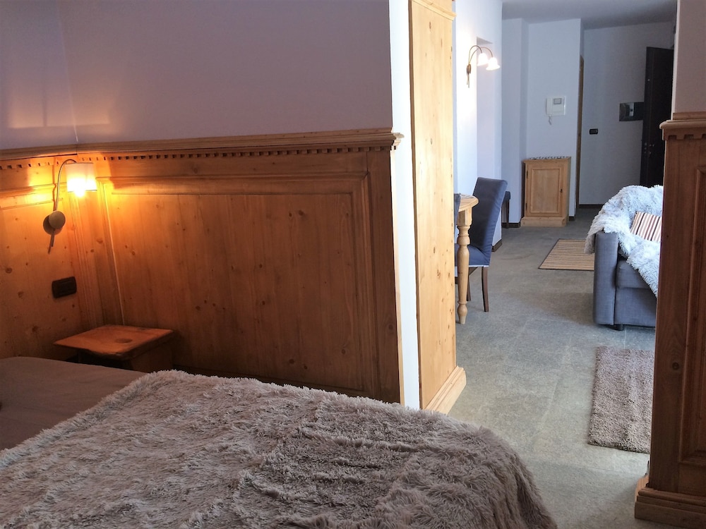 Apartment, 2 Bedrooms, Balcony, Mountain View