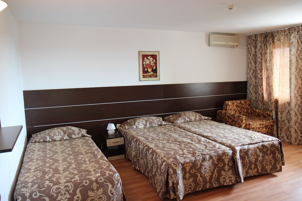 Standard Triple Room - Photo 3