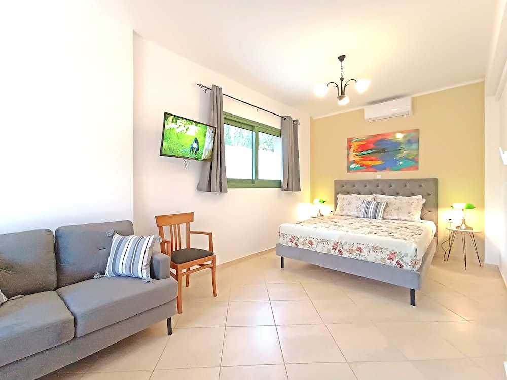 Classic Studio Suite, Pool View