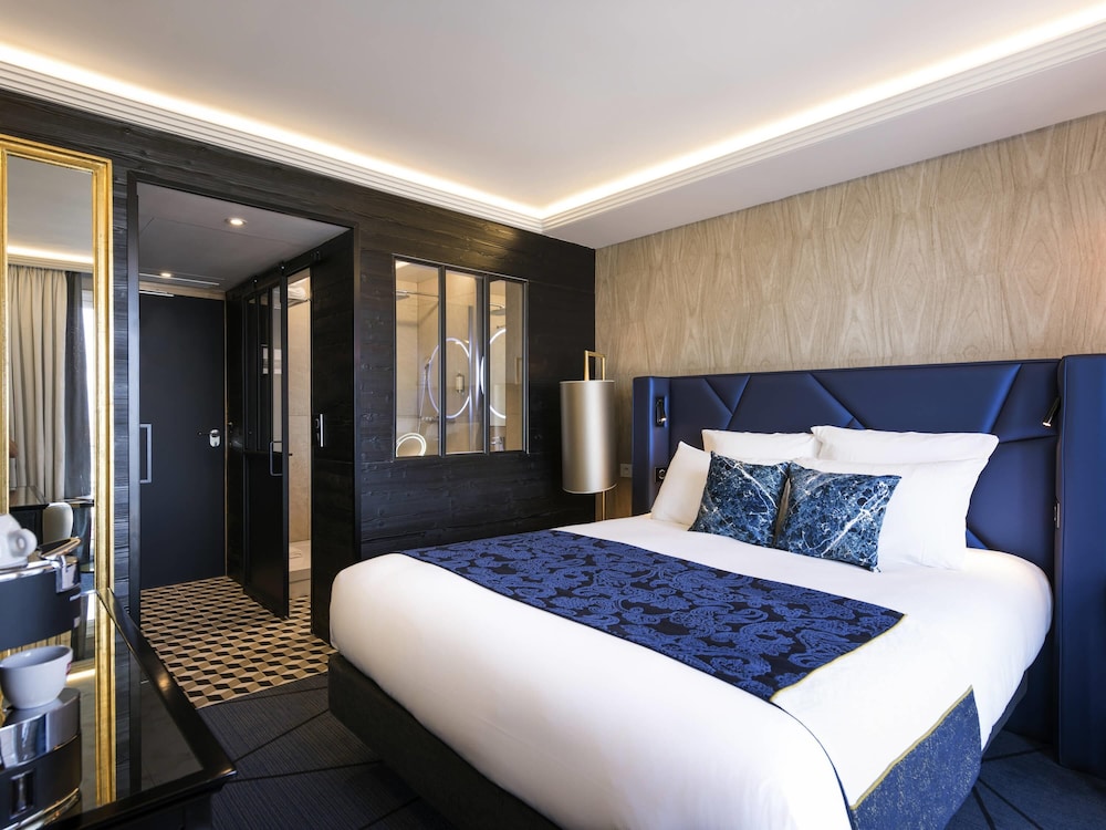 Deluxe Room, 1 King Bed, Balcony - Photo 1