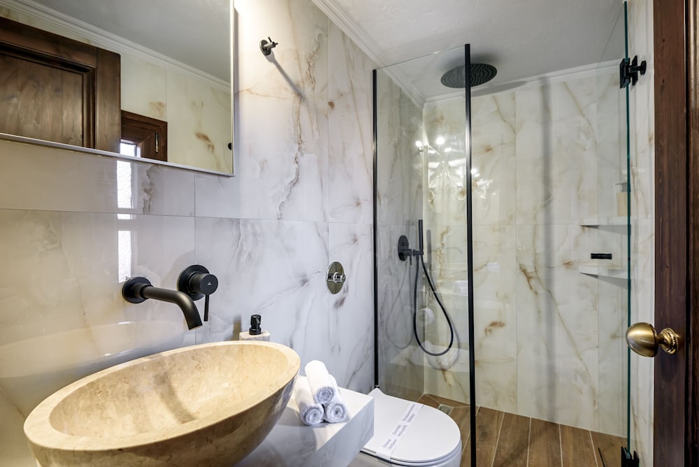 Triple Room, Harbor View thumbnail 5