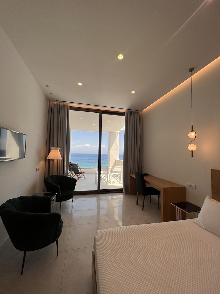 Deluxe Suite - Photo 1