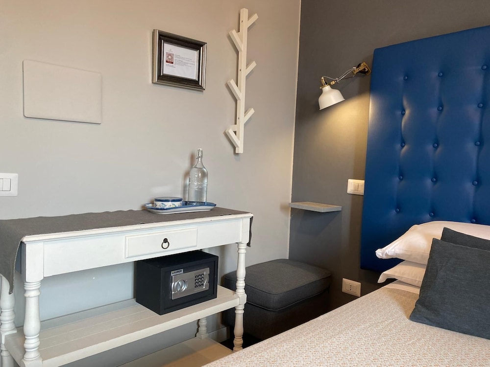 Economy Double Room, Non Smoking, City View photo 3