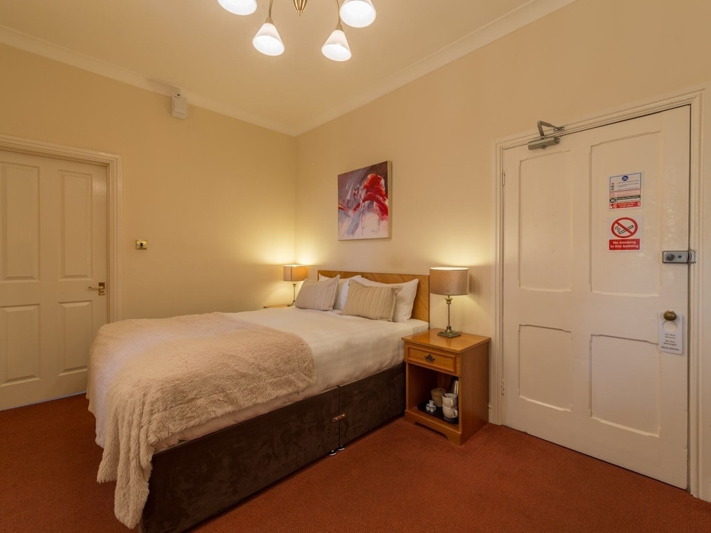 Standard Double Room, Ensuite - Photo 3