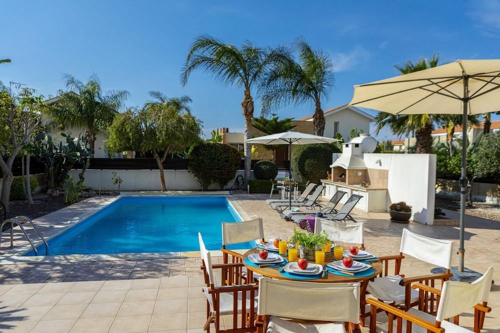 Villa photo 3