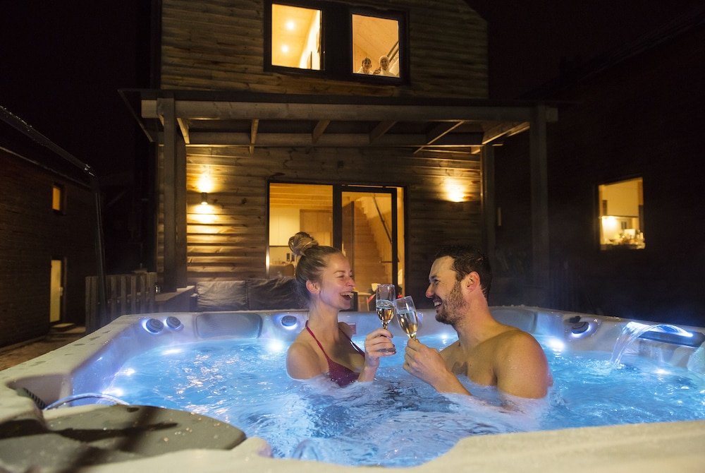 Deluxe Chalet, Hot Tub, Mountain View photo 1