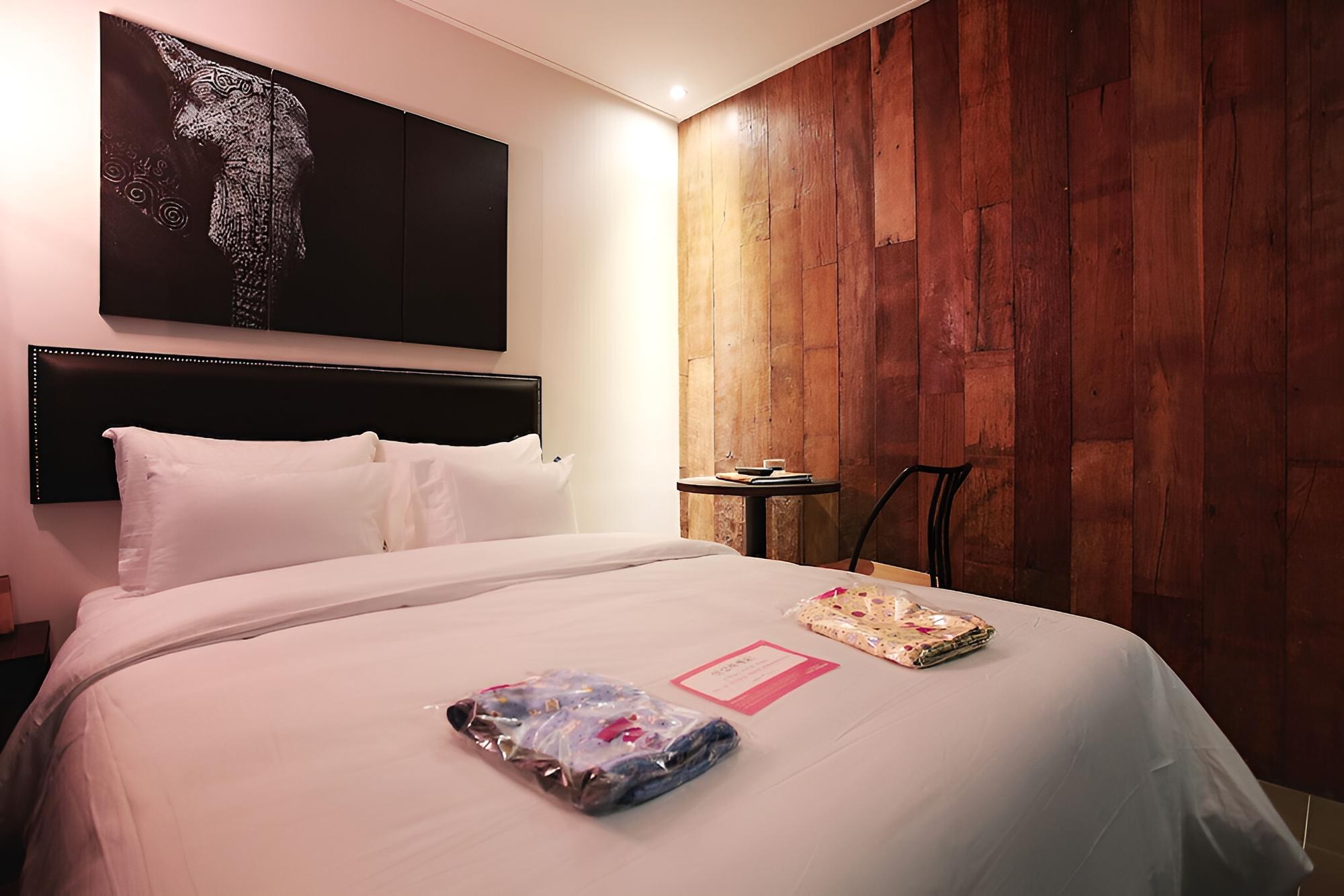 Room (No Smoking (standard)) - Photo 1