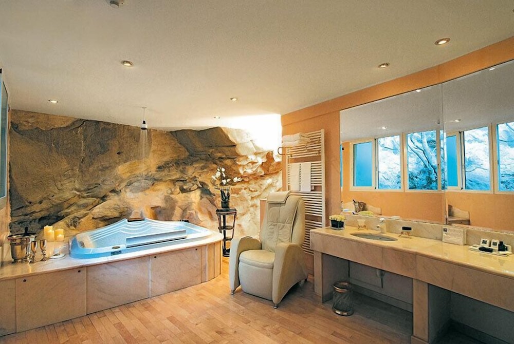 Exclusive Suite, Hot Tub photo 3