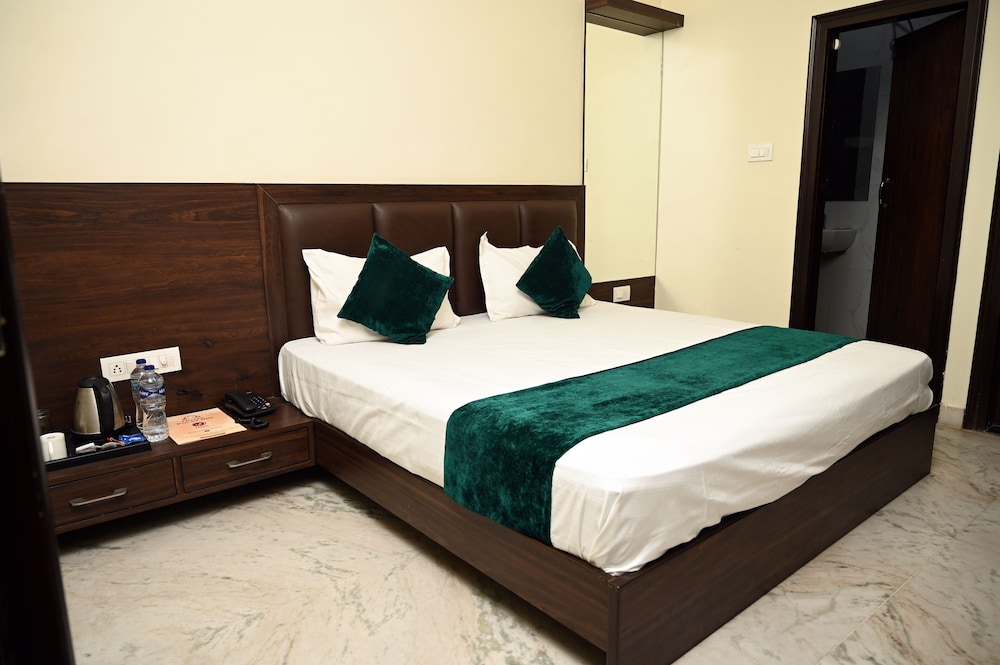 Deluxe Double Room A/C - Photo 22