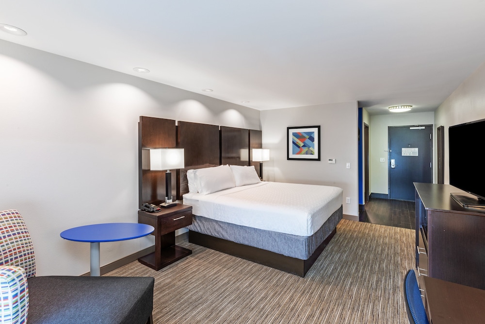 Standard Room, 1 King Bed - Photo 3