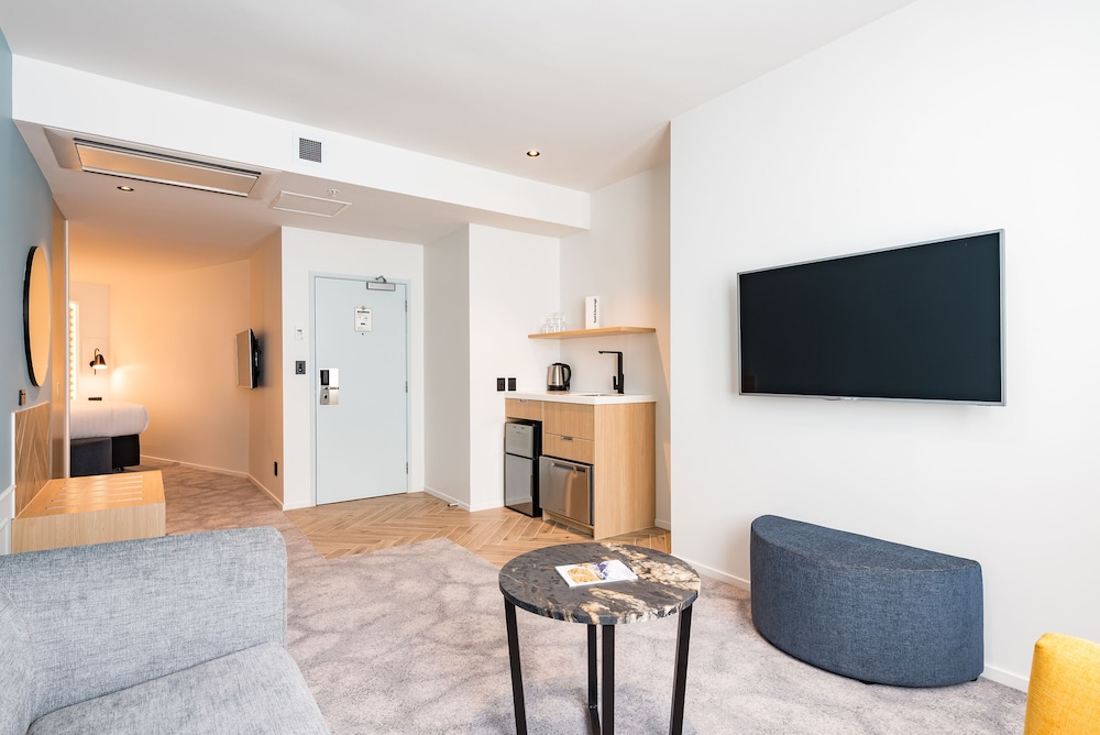 Premier Studio Suite, 1 Queen Bed photo 1