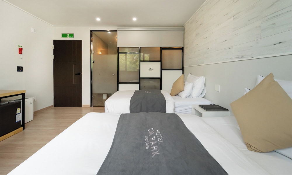 Standard Twin Room - Photo 3