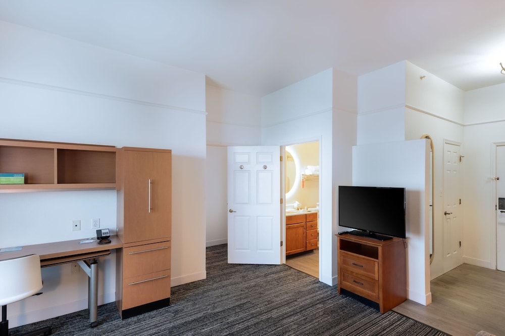 Suite, 1 Bedroom - Photo 2