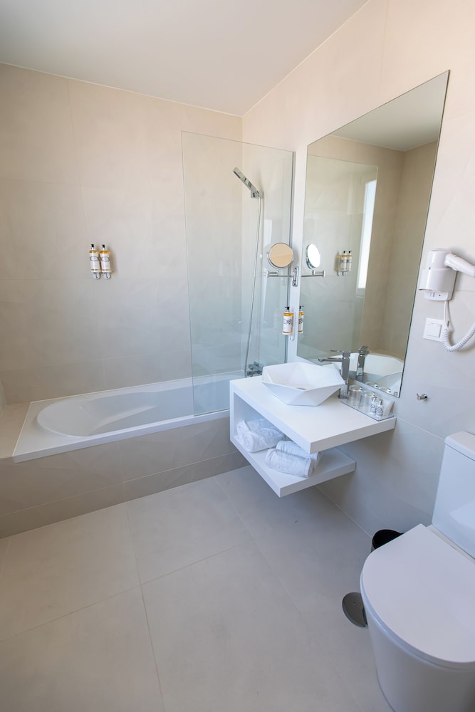 Standard Twin Room - Photo 2